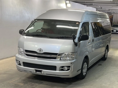 TOYOTA REGIUS VAN