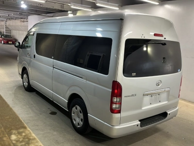 TOYOTA REGIUS VAN