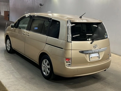 TOYOTA ISIS
