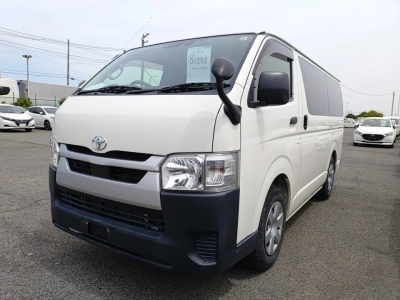 TOYOTA HIACE