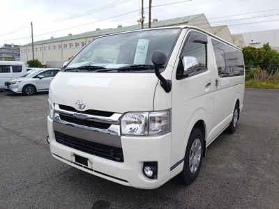 TOYOTA HIACE