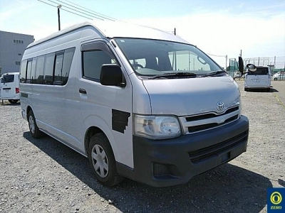 TOYOTA HIACE COMMUTER