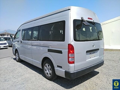 TOYOTA HIACE COMMUTER