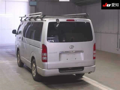 TOYOTA REGIUS VAN