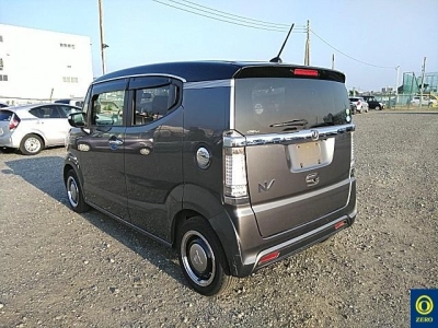 HONDA N-BOX SLASH
