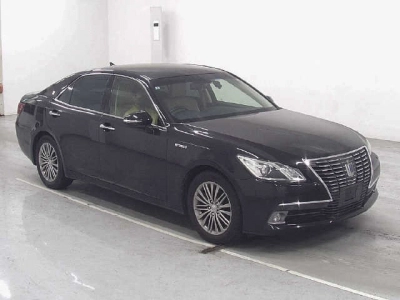 TOYOTA CROWN HYBRID