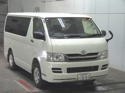 TOYOTA HIACE VAN