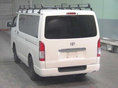 TOYOTA REGIUS VAN