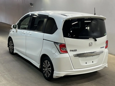 HONDA FREED HYBRID