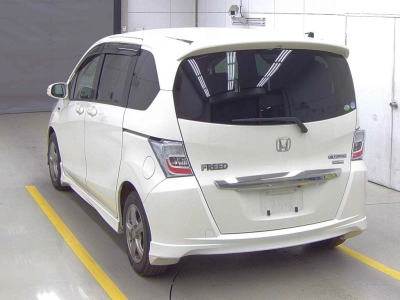 HONDA FREED HYBRID