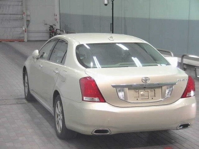 TOYOTA CROWN MAJESTA