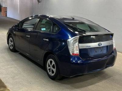 TOYOTA PRIUS PHV