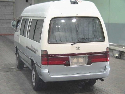 TOYOTA HIACE VAN