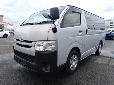 TOYOTA REGIUS ACE