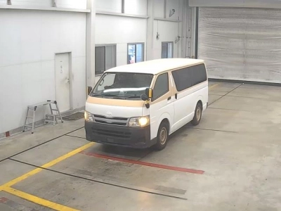 TOYOTA HIACE