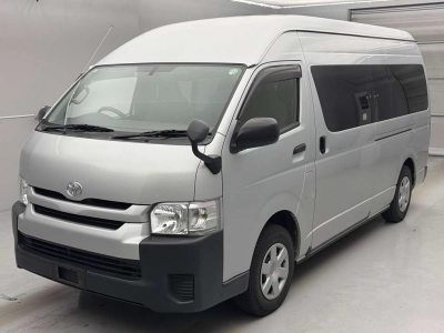 TOYOTA HIACE COMMUTER