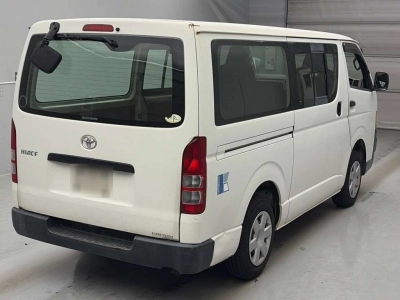 TOYOTA HIACE VAN