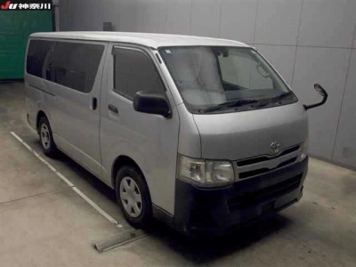 TOYOTA REGIUS VAN