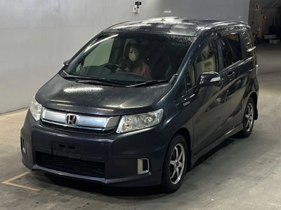 HONDA FREED SPIKE HYBRID