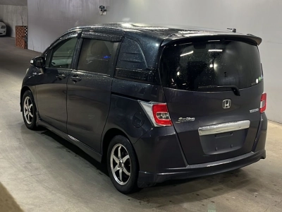 HONDA FREED SPIKE HYBRID