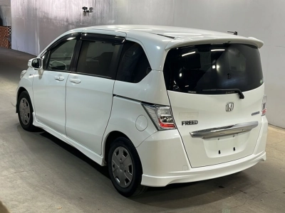 HONDA FREED HYBRID