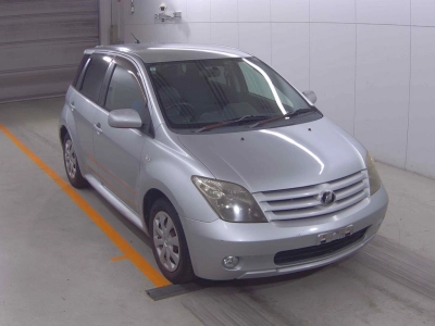 TOYOTA IST