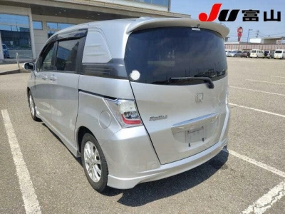 HONDA FREED SPIKE