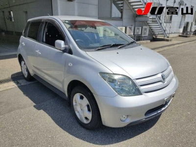 TOYOTA IST