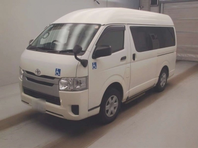 TOYOTA HIACE VAN