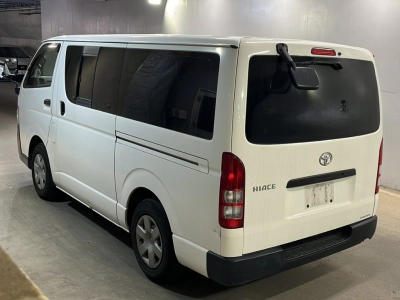 TOYOTA HIACE VAN