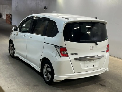 HONDA FREED HYBRID