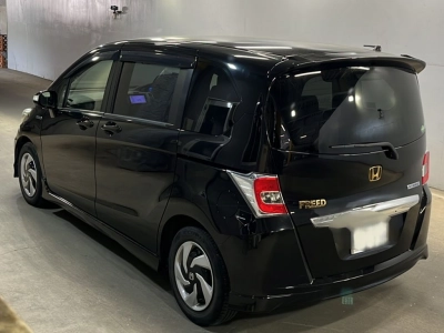 HONDA FREED HYBRID