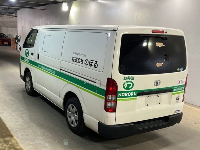 TOYOTA HIACE VAN