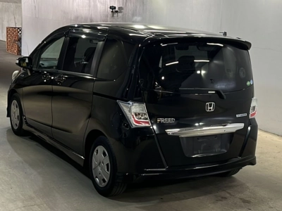 HONDA FREED HYBRID