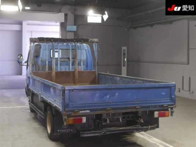 TOYOTA DYNA TRUCK
