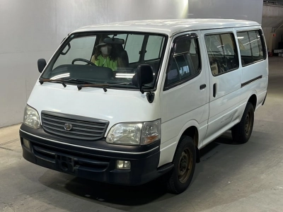 TOYOTA HIACE