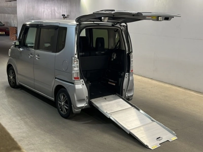 HONDA N BOX +