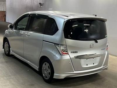HONDA FREED HYBRID