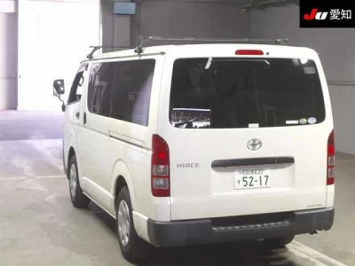 TOYOTA HIACE VAN