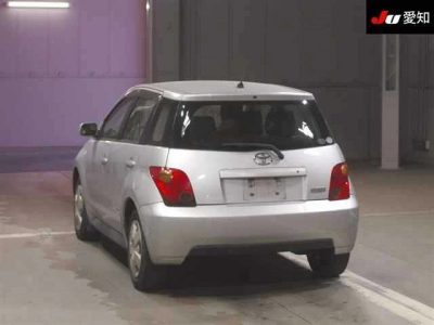 TOYOTA IST