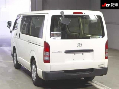 TOYOTA REGIUS VAN