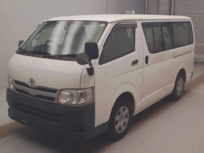 TOYOTA REGIUS VAN