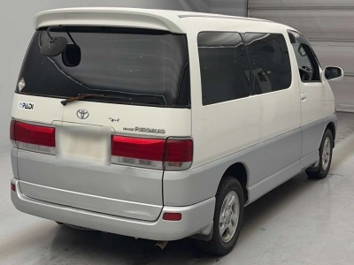 TOYOTA HIACE REGIUS