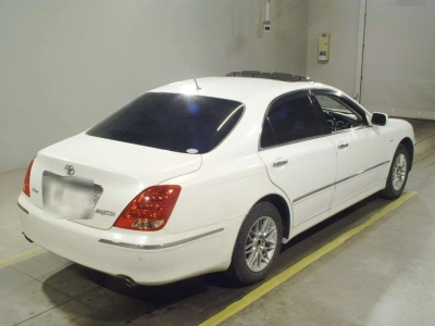 TOYOTA CROWN MAJESTA