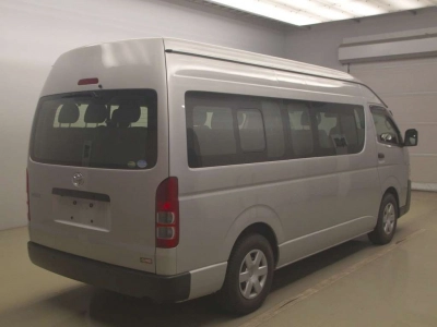 TOYOTA HIACE COMMUTER