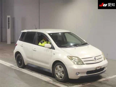 TOYOTA IST