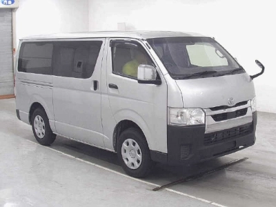 TOYOTA HIACE VAN