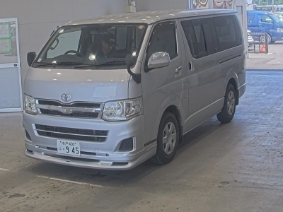 TOYOTA HIACE