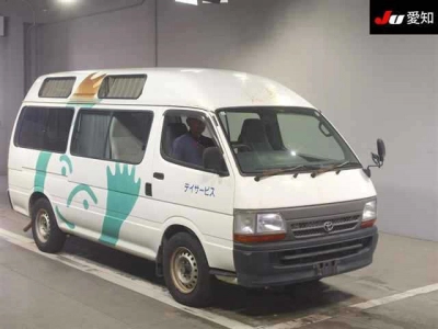 TOYOTA HIACE COMMUTER