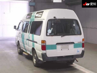 TOYOTA HIACE COMMUTER